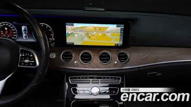Mercedes-Benz E-Class 2020 — ფოტო 20/20