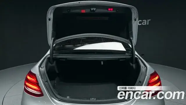 Mercedes-Benz E-Class 2020 — ფოტო 18/20