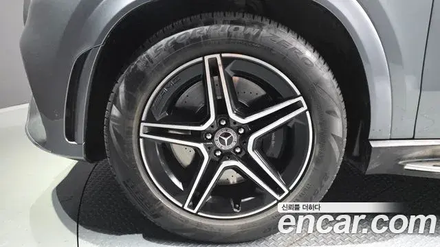Mercedes-Benz GLE-Class 2021 — ფოტო 5/20
