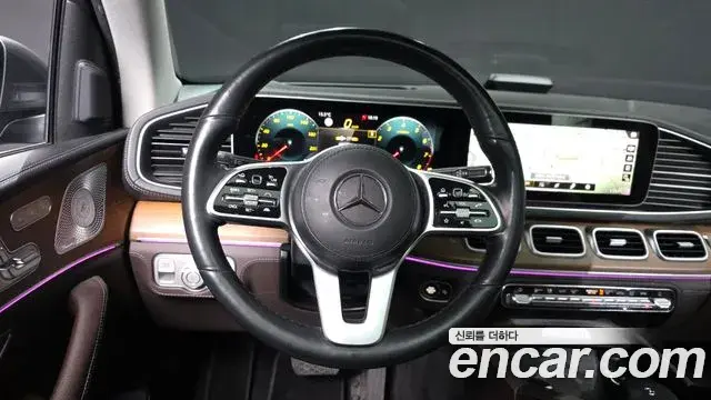 Mercedes-Benz GLE-Class 2021 — ფოტო 8/20