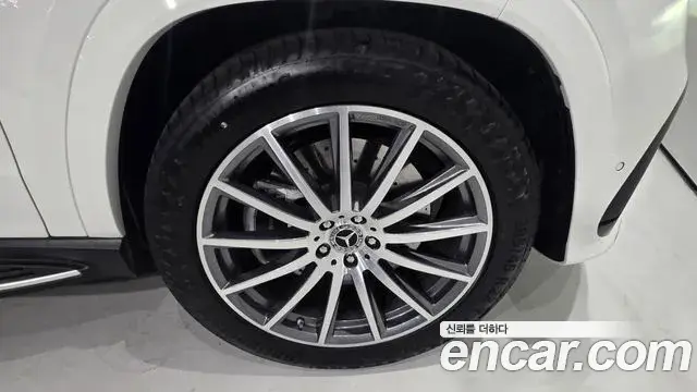 Mercedes-Benz GLS-Class 2024 — Photo 8/20