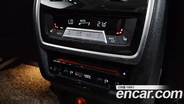 BMW X7 2022 — ფოტო 16/20