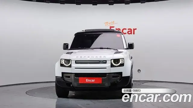 Land Rover Defender 2023 — Photo 1/20