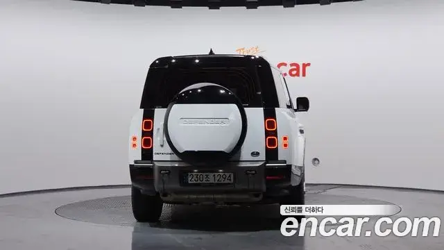 Land Rover Defender 2023 — Photo 4/20