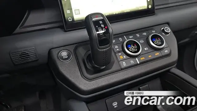 Land Rover Defender 2023 — Photo 10/20