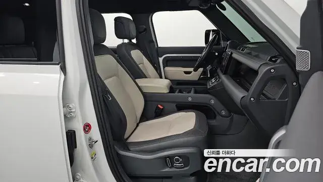 Land Rover Defender 2023 — Photo 20/20