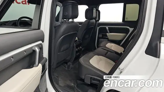 Land Rover Defender 2023 — Photo 19/20