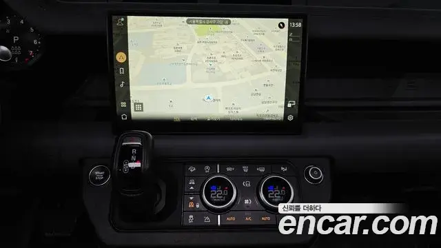 Land Rover Defender 2023 — Photo 14/20