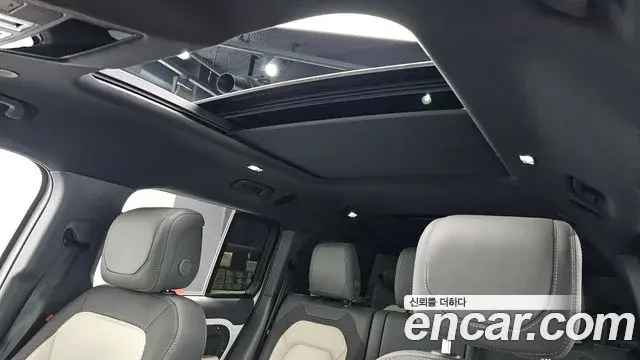 Land Rover Defender 2023 — Photo 18/20
