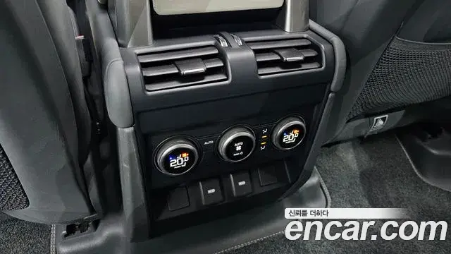 Land Rover Defender 2023 — Photo 5/20