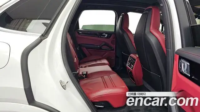 Porsche Cayenne 2019 — Фото 12/20