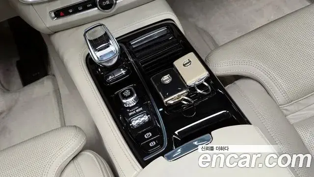 Volvo S90 2020 — Photo 18/20