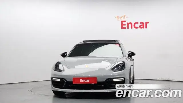 Porsche Panamera 2019 — Фото 3/20