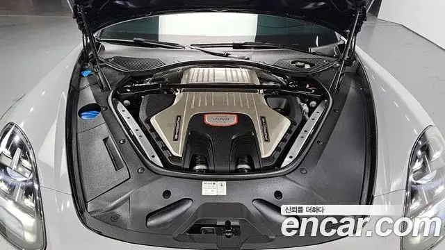Porsche Panamera 2019 — Фото 6/20