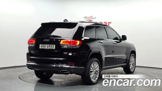 Jeep Grand Cherokee 2018 — ფოტო 9/20