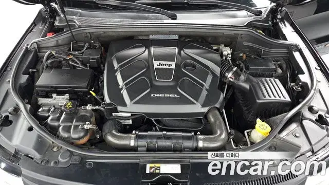 Jeep Grand Cherokee 2018 — ფოტო 13/20