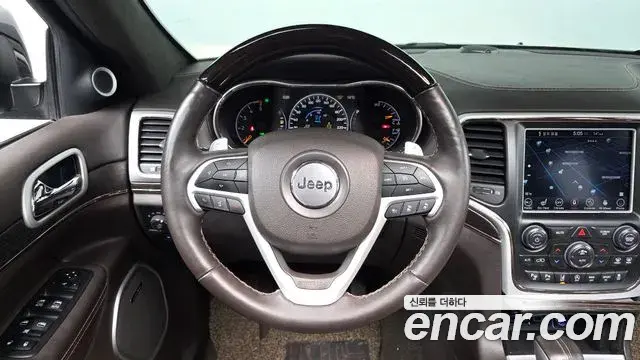 Jeep Grand Cherokee 2018 — ფოტო 7/20