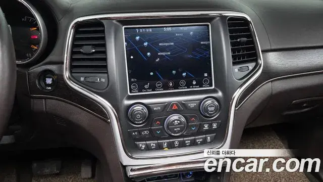 Jeep Grand Cherokee 2018 — ფოტო 4/20