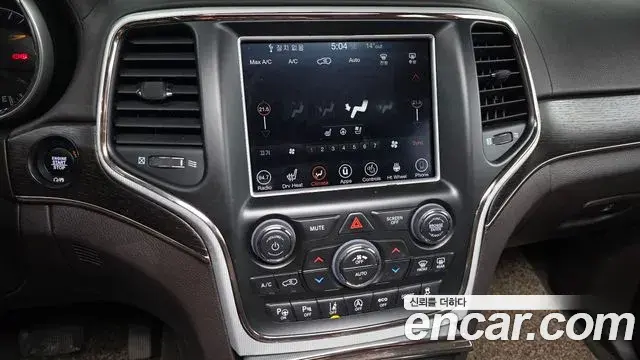 Jeep Grand Cherokee 2018 — ფოტო 5/20