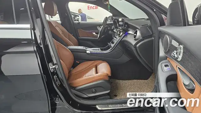 Mercedes-Benz GLC-Class 2021 — Photo 12/20