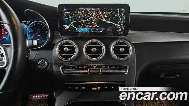 Mercedes-Benz GLC-Class 2021 — Photo 15/20