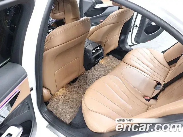 Mercedes-Benz E-Class 2025 — Фото 15/20