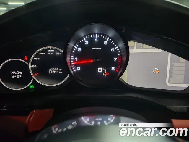 Porsche Cayenne 2020 — ფოტო 16/20