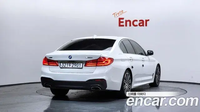 BMW 5 Series 2019 — Şəkil 12/20