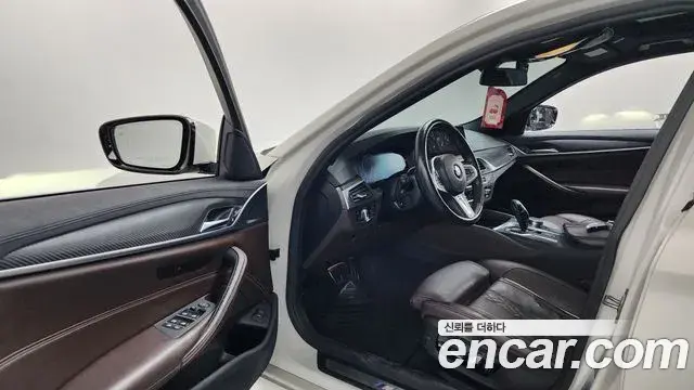 BMW 5 Series 2019 — Şəkil 13/20