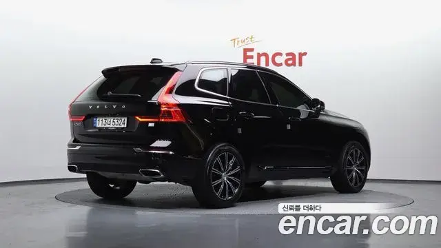 Volvo XC60 2021 — ფოტო 2/20