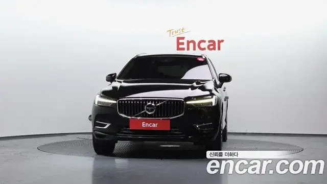 Volvo XC60 2021 — ფოტო 16/20