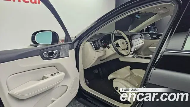 Volvo XC60 2021 — ფოტო 19/20