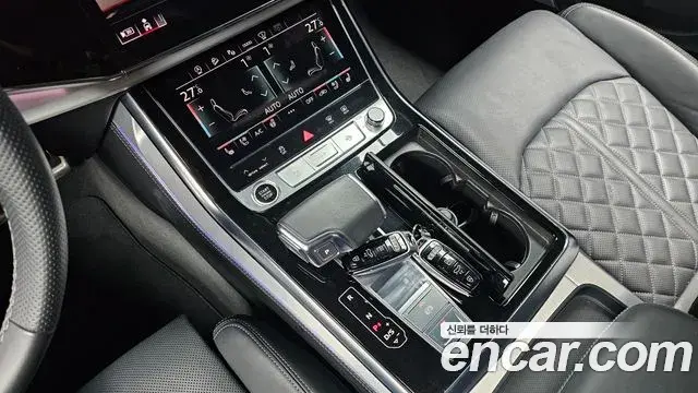 Audi Q7 2022 — ფოტო 18/20