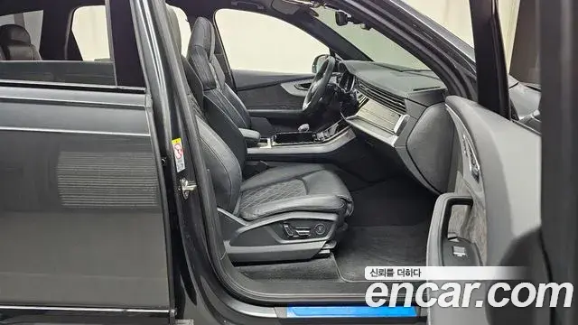 Audi Q7 2022 — ფოტო 15/20