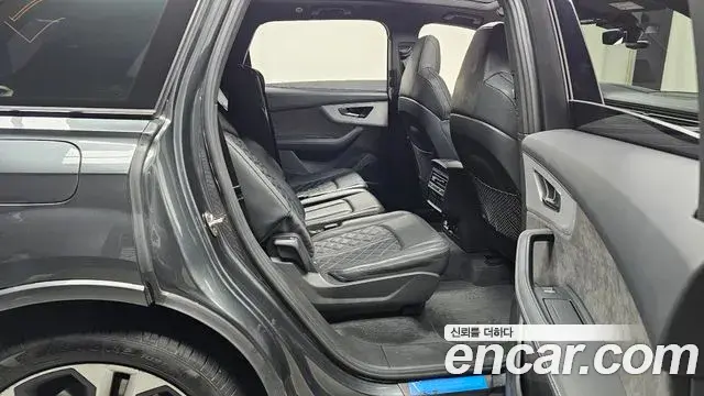 Audi Q7 2022 — ფოტო 19/20