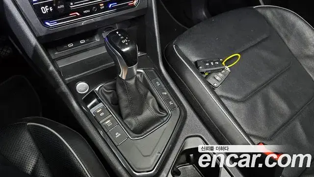 Volkswagen Tiguan Allspace 2023 — Şəkil 15/20