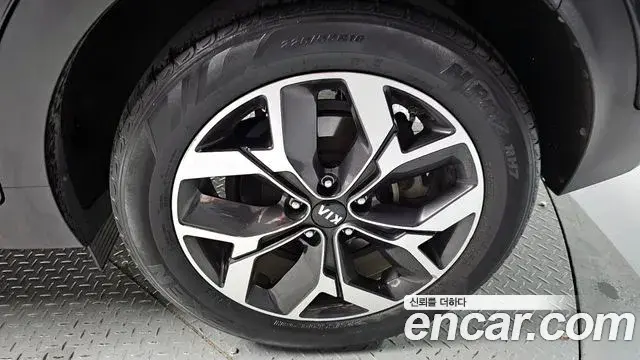 Kia Sportage The Bold 2021 — Photo 2/20