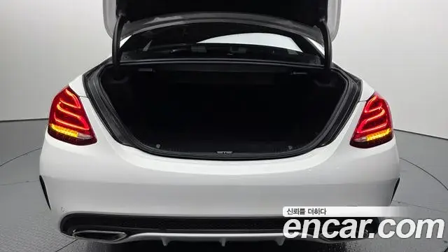 Mercedes-Benz C-Class 2018 — ფოტო 9/20
