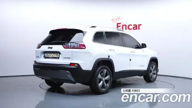 Jeep Cherokee 2021 — Фото 2/20