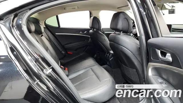 Genesis G70 2021 — ფოტო 16/20