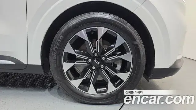 Kia Carnival 2020 — Photo 5/20