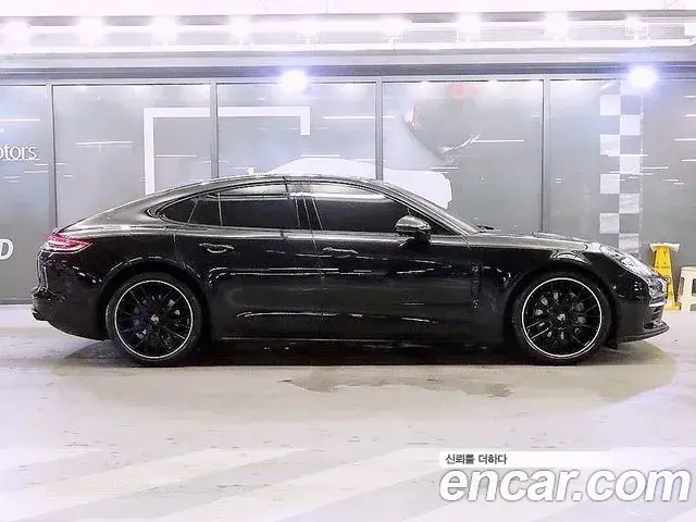 Porsche Panamera 2019 — Photo 20/20