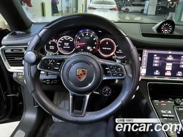 Porsche Panamera 2019 — Photo 12/20