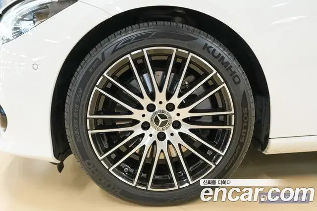 Mercedes-Benz C-Class 2024 — ფოტო 6/20