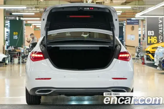 Mercedes-Benz C-Class 2024 — ფოტო 18/20