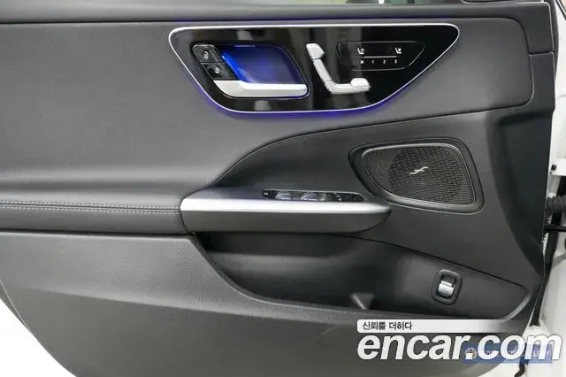 Mercedes-Benz C-Class 2024 — ფოტო 19/20