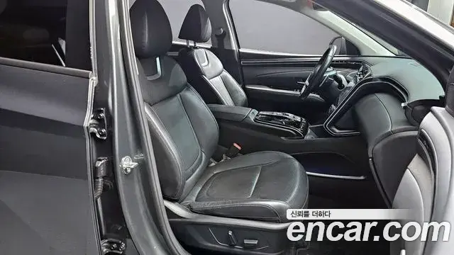 Hyundai Tucson Hybrid 2023 — Photo 8/20