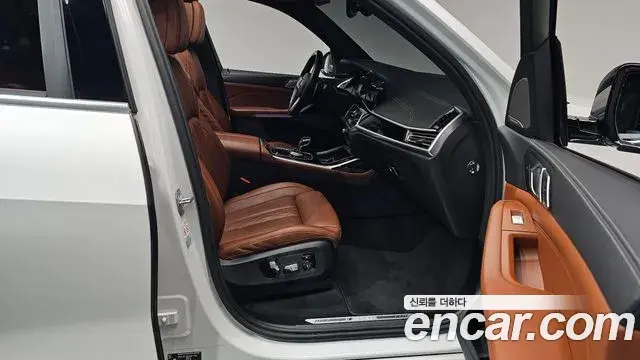 BMW X7 2022 — ფოტო 8/20