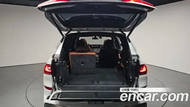 BMW X7 2022 — ფოტო 19/20