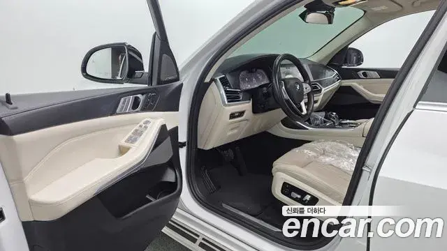 BMW X7 2021 — Фото 10/20